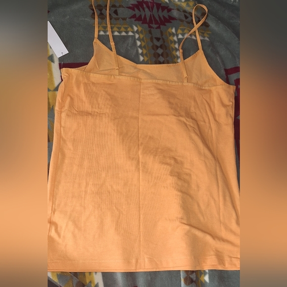 Set of Womens Tank Top's - Picture 2 of 10